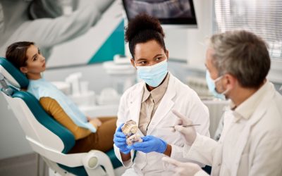 Opzioni di trattamento per l’ortodonzia: dall’apparecchio tradizionale agli allineatori trasparenti