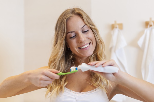 Abitudini quotidiane per una salute dentale ottimale Lavarsi i denti è fondamentale per una salute dentale ottimale.