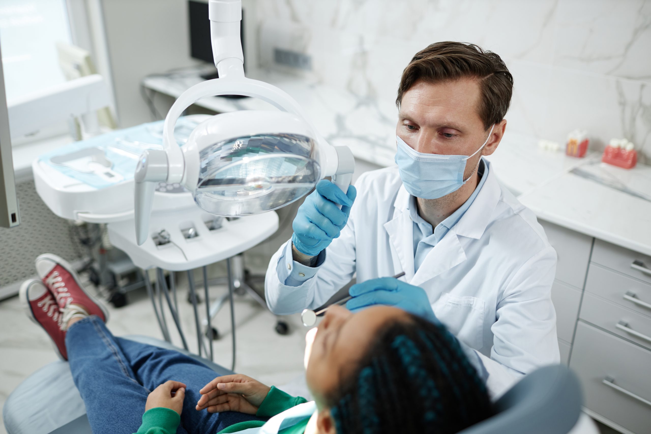 Sconfiggere la paura del dentista Sconfiggere la paura del dentista: come rendere le visite più piacevoli