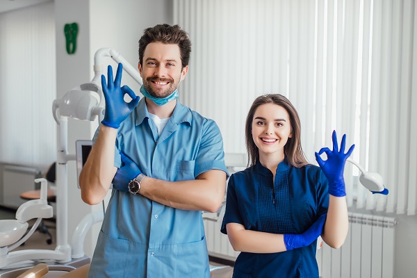 Mese della prevenzione Professionisti della salute orale in uno studio dentistico.