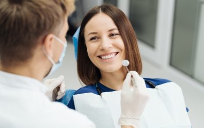 La psicologia del sorriso: come i denti influenzano l’autostima